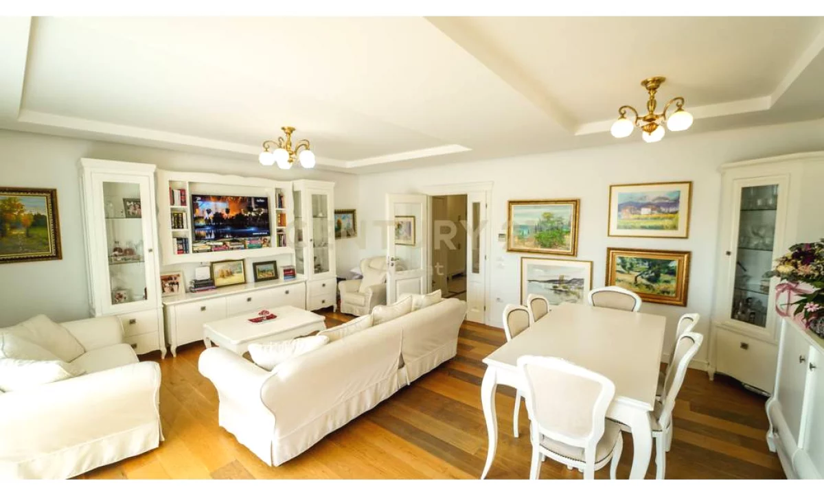 Appartamento in vendita a Tirana 4+1, Arredato