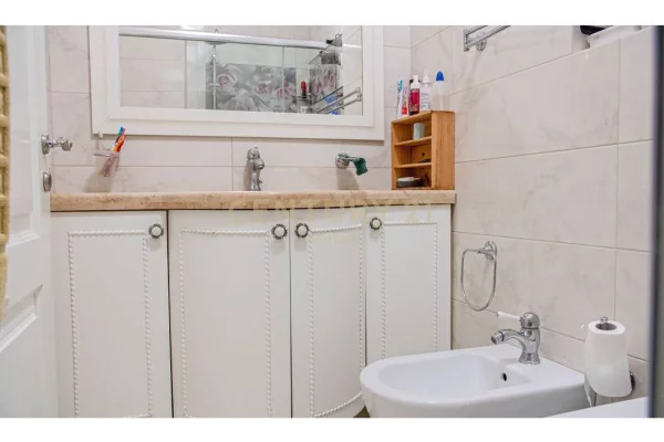 Appartamento in vendita a Tirana 4+1, Arredato