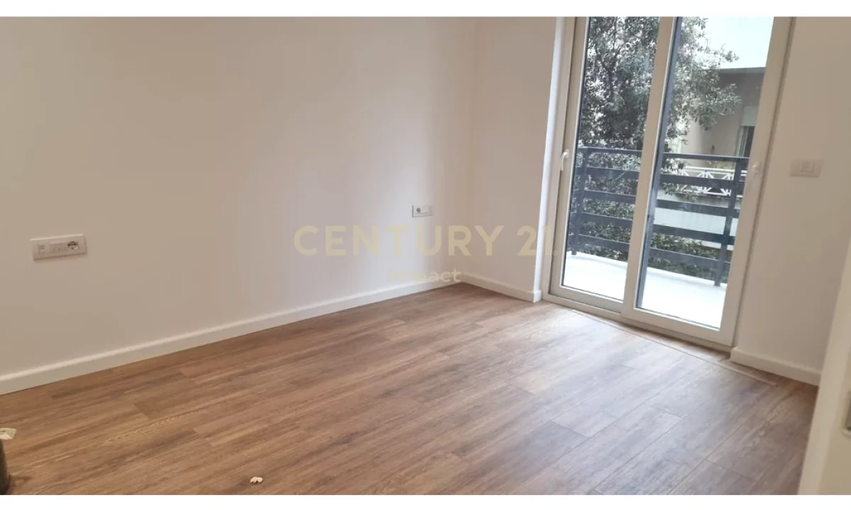 Shtepi ne shitje Apartament ne Tirane, 1+1, Mobilimi Bosh, pa mobiluar, Pagesa 150,000  Euro.