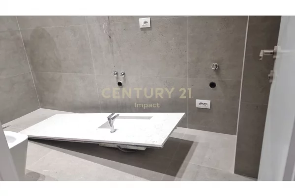 Shtepi ne shitje Apartament ne Tirane, 1+1, Mobilimi Bosh, pa mobiluar, Pagesa 150,000  Euro.