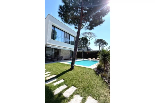 Shesim vilë individuale me pishinë,në rezidencën "San Pietro"! 1,150,000 €