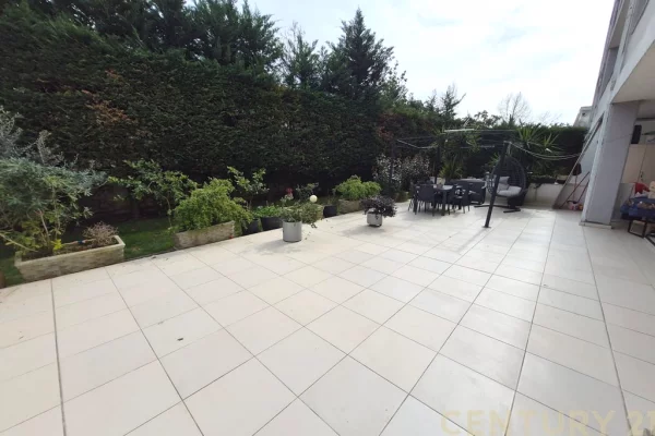 Appartamento in vendita a Tirana 2+1, Arredato