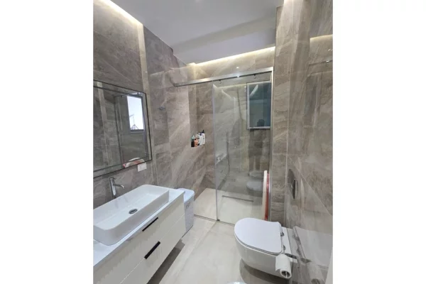 Appartamento in vendita a Valona 2+1, SemiArredato