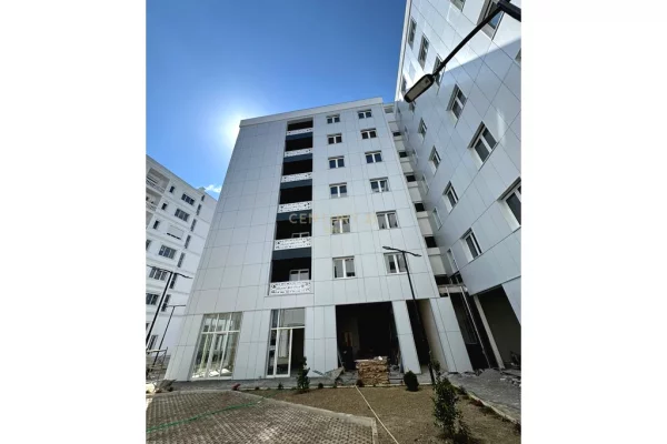 Shitet Apartament 2+1+2 në Kompleksin White Power, Kamez Qendër, Tiranë per 102,000€