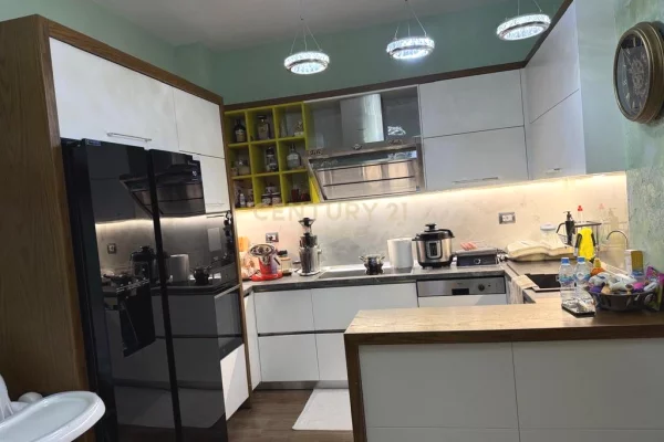 Shtepi ne shitje Apartament ne Tirane, 2+1, Mobilimi E mobiluar, Pagesa 185,000  Euro.