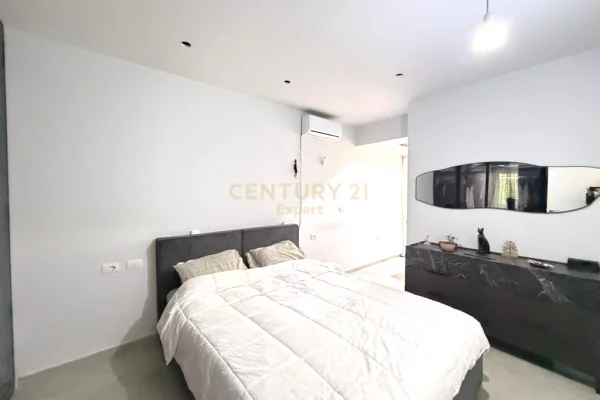 Shtepi ne shitje Apartament ne Tirane, 1+1, Mobilimi Pjeserisht e mobiluar, Pagesa 175,000  Euro.