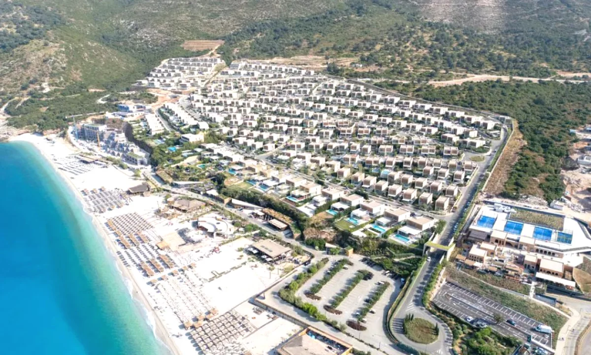 Shtepi ne shitje Apartament ne Vlore, 2+1, Mobilimi Bosh, pa mobiluar, Pagesa 1,200,000  Euro.