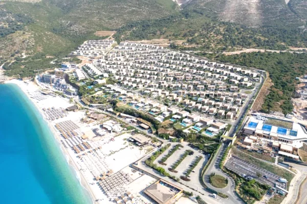 Vile Twin 2+1 Luksoze në Green Coast – Për Shitje