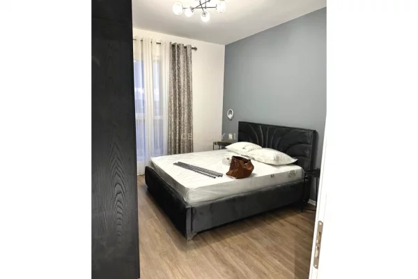 Shtepi me qera Apartament ne Tirane, 2+1, Mobilimi Pjeserisht e mobiluar, Pagesa 850  Euro.
