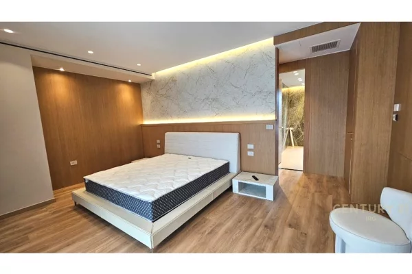 Shtepi me qera Vila Luksoze ne Tirane, 4+1, Mobilimi E mobiluar, Pagesa 5,000  Euro.