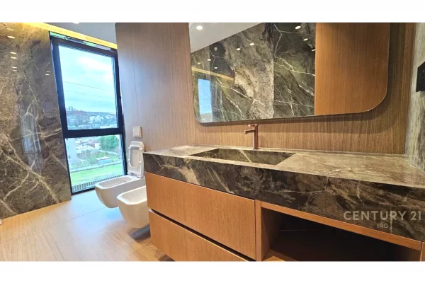 Shtepi me qera Vila Luksoze ne Tirane, 4+1, Mobilimi E mobiluar, Pagesa 5,000  Euro.