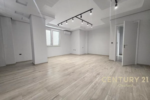 Ambient biznesi me qera 3+1 ne Tirane - 1,600 Euro