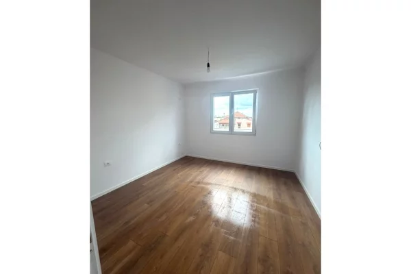 APARTAMENT 1+1 PER SHITJE TEK UET, PORCELAN!