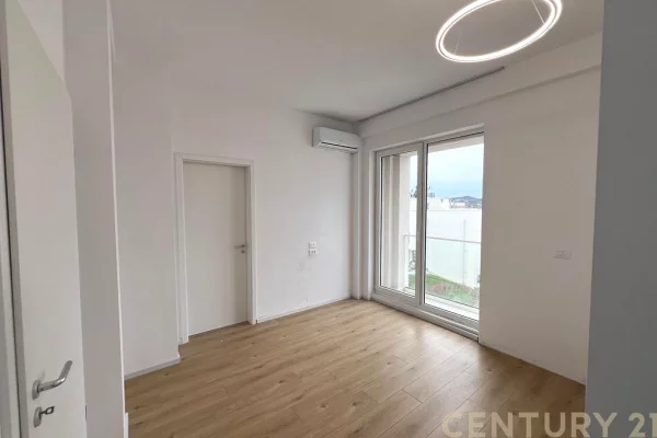 Shtepi me qera Vila Luksoze ne Tirane, 3+1, Mobilimi Bosh, pa mobiluar, Pagesa 1,300  Euro.