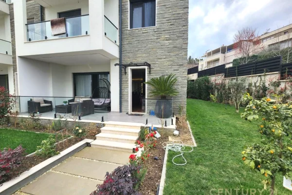 Shtepi ne shitje Apartament ne Tirane, 3+1, Mobilimi E mobiluar, Pagesa 650,000  Euro.