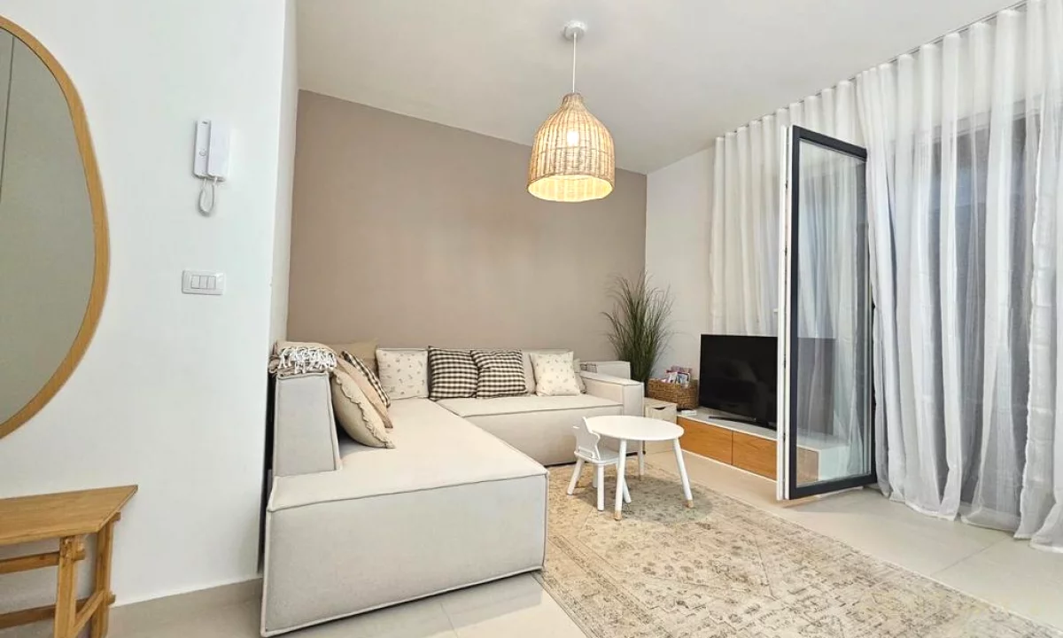 Shtepi ne shitje Apartament ne Durres, 1+1, Mobilimi E mobiluar, Pagesa 210,000  Euro.