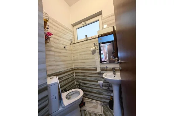 Shtepi ne shitje Apartament ne Tirane, 2+1, Mobilimi Bosh, pa mobiluar, Pagesa 220,000  Euro.