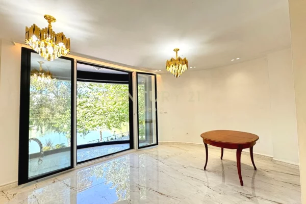 Shtepi me qera 2+1 ne Tirane - 1,600 Euro