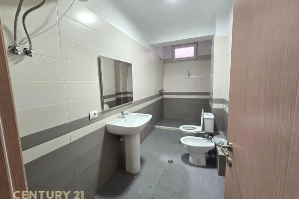 Shtepi ne shitje Apartament ne Tirane, 3+1, Mobilimi Bosh, pa mobiluar, Pagesa 289,000  Euro.