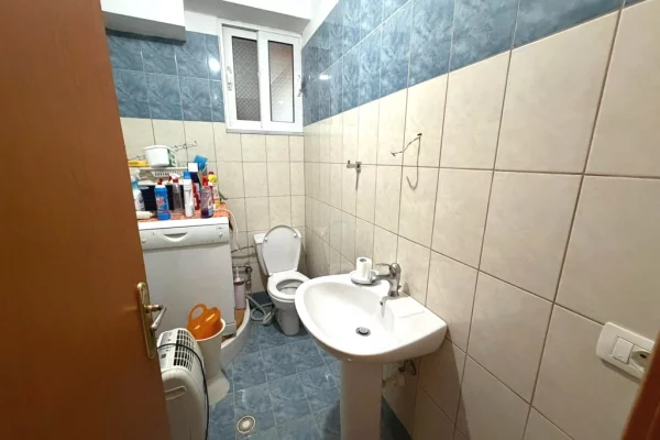 Shtepi ne shitje Apartament ne Sarande, 2+1, Mobilimi Pjeserisht e mobiluar, Pagesa 180,000  Euro.