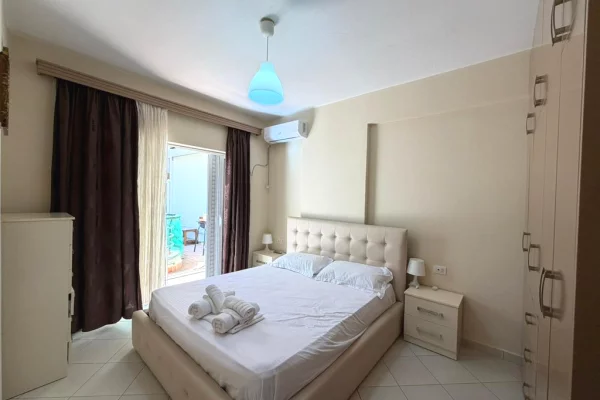 Shtepi ne shitje Apartament ne Sarande, 2+1, Mobilimi Pjeserisht e mobiluar, Pagesa 180,000  Euro.