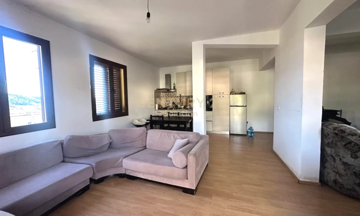 Shtepi ne shitje Vila Luksoze ne Tirane, 5+1, Mobilimi Pjeserisht e mobiluar, Pagesa 230,000  Euro.