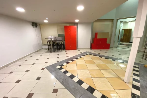 Ambient biznesi ne shitje 3+1 ne Tirane - 120,000 Euro