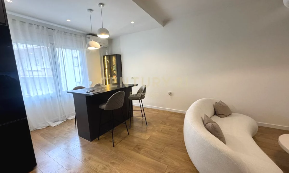 Shtepi me qera Apartament ne Tirane, 2+1, Mobilimi E mobiluar, Pagesa 700  Euro.