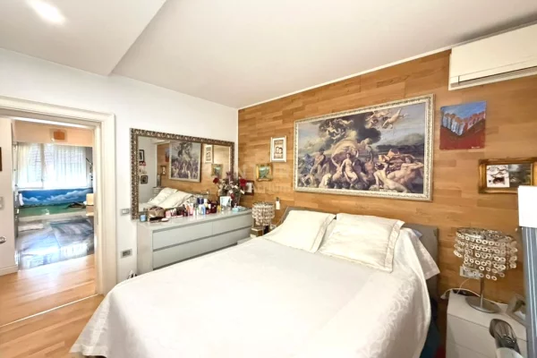 Shtepi ne shitje Apartament ne Tirane, 3+1, Mobilimi Pjeserisht e mobiluar, Pagesa 320,000  Euro.
