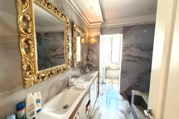 Shtepi ne shitje Apartament ne Tirane, 3+1, Mobilimi Pjeserisht e mobiluar, Pagesa 320,000  Euro.