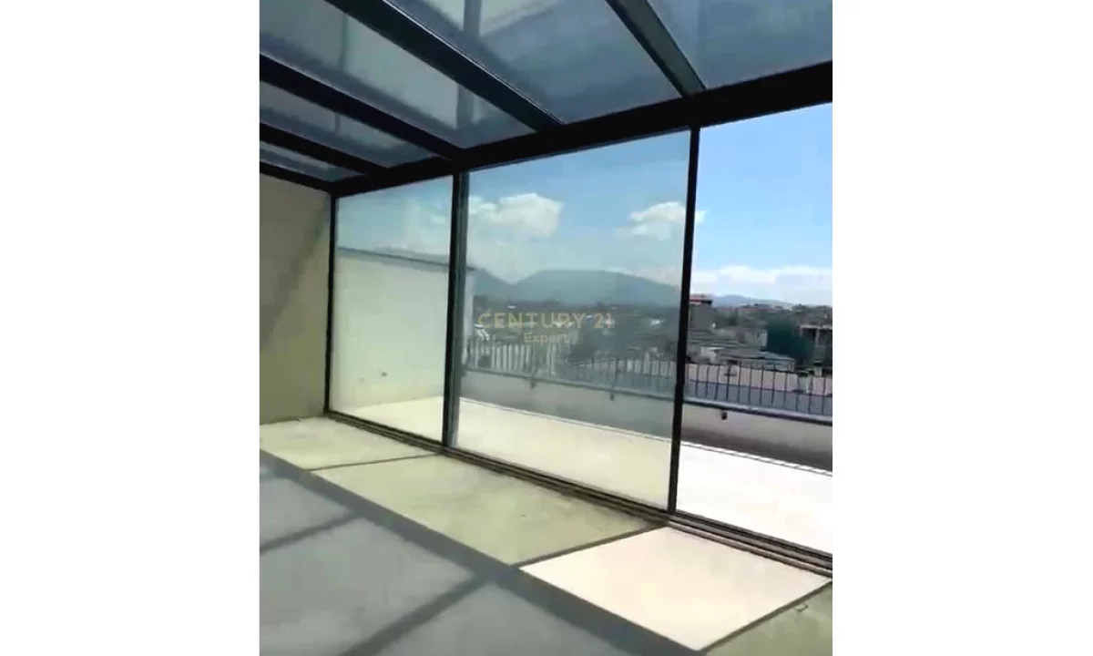 Shtepi ne shitje Penthose(kati i fundit panoramik) ne Tirane, 3+1, Mobilimi Bosh, pa mobiluar, Pagesa 790,965  Euro.