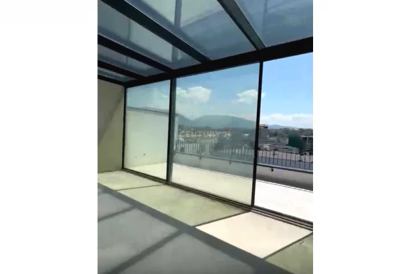 Penthouse per shitje Liqeni i thate