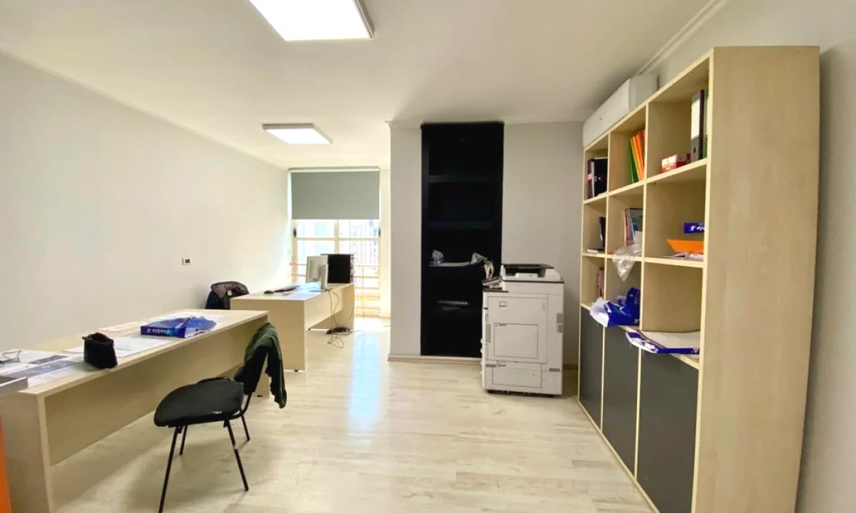Shtepi ne shitje Apartament ne Tirane, 2+1, Mobilimi Bosh, pa mobiluar, Pagesa 2,000,000  Euro.