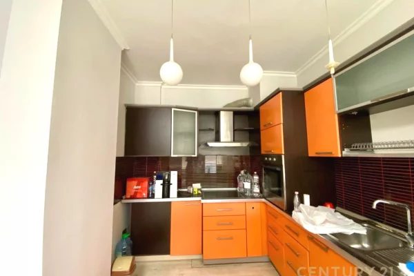 Shtepi ne shitje Apartament ne Tirane, 2+1, Mobilimi Bosh, pa mobiluar, Pagesa 2,000,000  Euro.