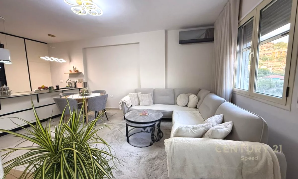 Shtepi ne shitje Apartament ne Vlore, 2+1, Mobilimi E mobiluar, Pagesa 301,050  Euro.