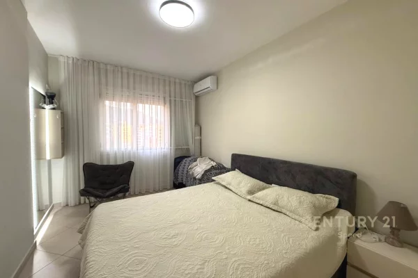 Shtepi ne shitje Apartament ne Vlore, 2+1, Mobilimi E mobiluar, Pagesa 301,050  Euro.
