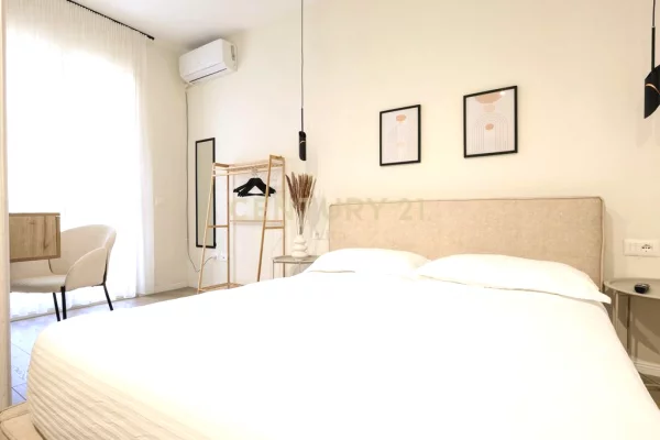 Shtepi ne shitje Apartament ne Vlore, 3+1, Mobilimi Pjeserisht e mobiluar, Pagesa 160,000  Euro.