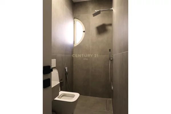 Shtepi ne shitje Apartament ne Vlore, 3+1, Mobilimi Pjeserisht e mobiluar, Pagesa 160,000  Euro.