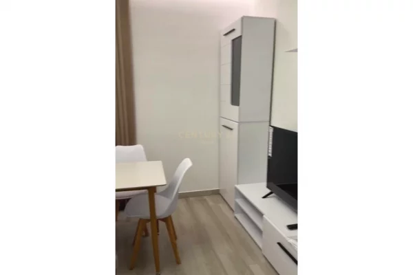 Shtepi me qera Apartament ne Tirane, 1+1, Mobilimi Pjeserisht e mobiluar, Pagesa 640  Euro.