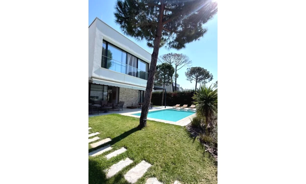 Luxury villas for sale in Durres 4+1, Furnished