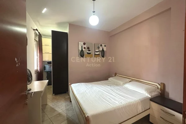 Shtepi ne shitje Apartament ne Tirane, 1+1, Mobilimi Pjeserisht e mobiluar, Pagesa 138,000  Euro.