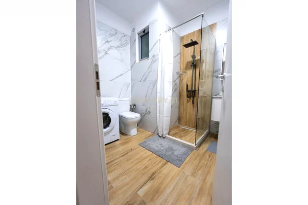 Shtepi ne shitje Apartament ne Durres, 2+1, Mobilimi E mobiluar, Pagesa 120,000  Euro.