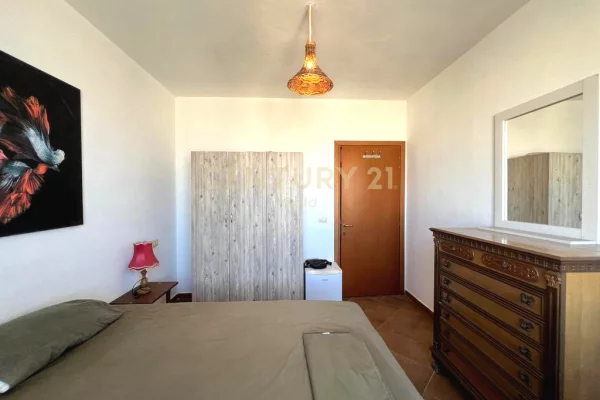 Shtepi ne shitje Apartament ne Sarande, 2+1, Mobilimi Pjeserisht e mobiluar, Pagesa 240,000  Euro.