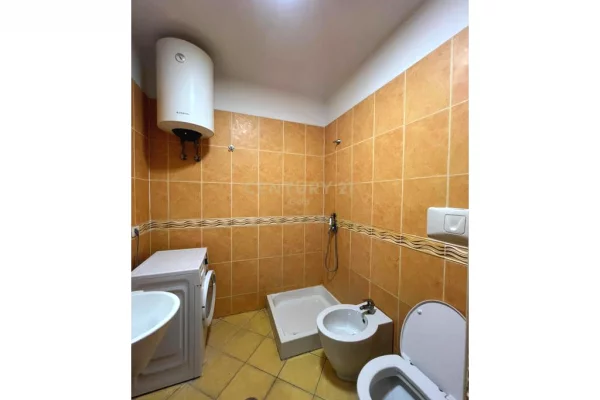 Shtepi ne shitje Apartament ne Sarande, 2+1, Mobilimi Pjeserisht e mobiluar, Pagesa 240,000  Euro.