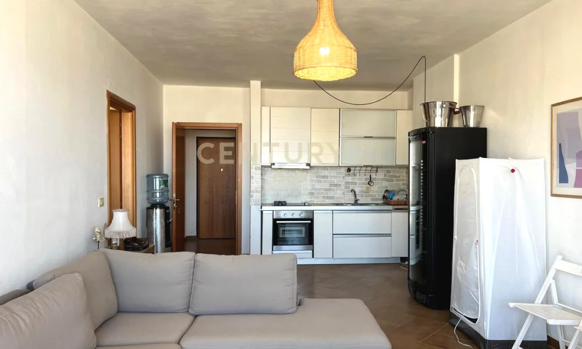 Shtepi me qera Apartament ne Tirane, 2+1, Mobilimi Pjeserisht e mobiluar, Pagesa 1,000  Euro.
