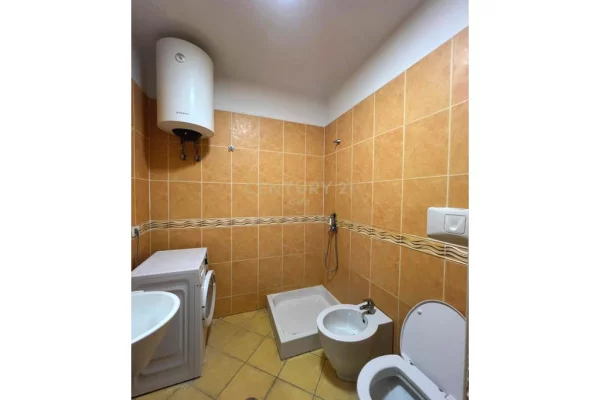 Shtepi me qera Apartament ne Tirane, 2+1, Mobilimi Pjeserisht e mobiluar, Pagesa 1,000  Euro.