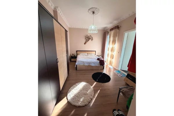 Shtepi ne shitje Apartament ne Tirane, 2+1, Mobilimi Pjeserisht e mobiluar, Pagesa 306,900  Euro.