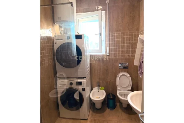 Shtepi ne shitje Apartament ne Tirane, 2+1, Mobilimi Pjeserisht e mobiluar, Pagesa 306,900  Euro.