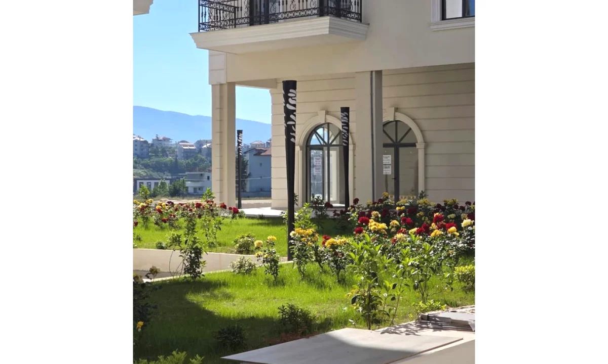 Shtepi ne shitje Apartament ne Tirane, 2+1, Mobilimi Bosh, pa mobiluar, Pagesa 182,750  Euro.