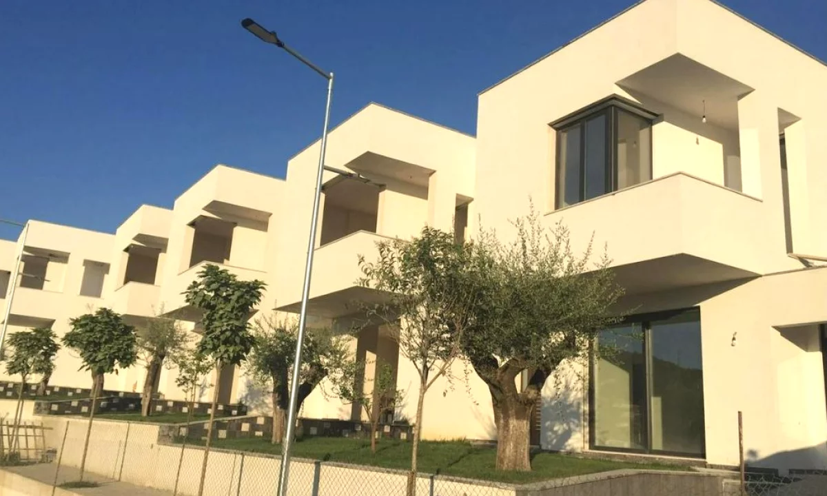 Shtepi ne shitje Apartament ne Tirane, 1+1, Mobilimi Bosh, pa mobiluar, Pagesa 118,000  Euro.